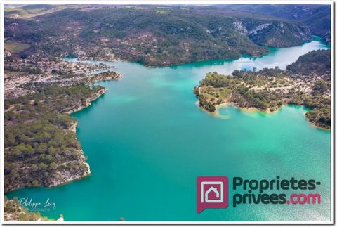 Proprietes-privees.com has selected for you on Esparron de Verdon near the lake. Single storey house 134 m², 6 rooms, 3 bedrooms with access to terrace, very beautiful and magnificent park of 2210 m² with automatic watering, double garage, terrace wi...