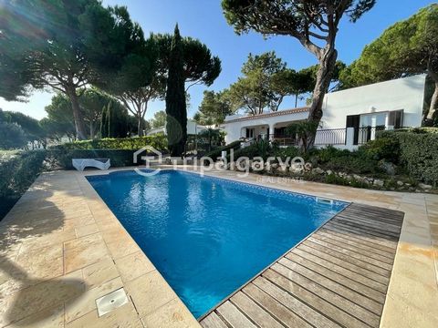 Detached villa with 4 bedrooms and heated pool Composed :- 4 bedrooms ( 2 suites - ) - + 2 Bathrooms - Solar panels for heating, hot water + swimming pool (separate) - - Air conditioning in all rooms - Completely renovated kitchen, as well as the app...