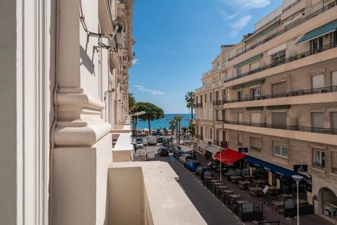 In one of the most famous buildings on La Croisette, facing the renowned private beaches of Cannes, beautiful 3 bedroom apartment of 115 m2, completely renovated, enjoying a lovely side sea view and an ideal living environment close to all amenities....