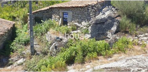 Three stone warehouses with 49m2, in ruins to rebuild in the beautiful village of Agordela. Ideal whether to serve for individual storage rooms or even to make the junction of the three and make to your liking a picturesque house, where you can spend...
