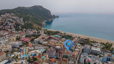 Welkom in de levendige wijk Saray in Alanya, Turkije, waar zonovergoten stranden het rijke culturele erfgoed van de regio ontmoeten. Deze toplocatie ligt op slechts 200 meter van het bruisende stadscentrum en op slechts 10 meter van het dichtstbijzij...