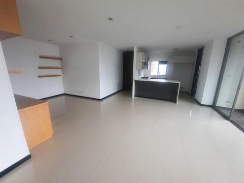 I sell an apartment in El Poblado, Lalinde sector. - Area 123 m² - 3 bedrooms, all with bathroom -I am a student - Balcony with beautiful view. - Admon $620,000 - Property tax $1,300,000 quarterly - 2 parallel parking lots - 1 useful room - Very comp...