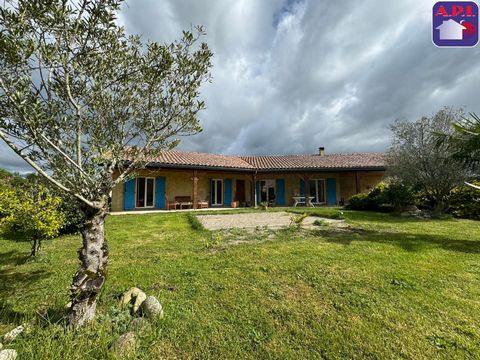 SINGLE STOREY A few minutes from FOIX, come and discover this single storey house with garage and carport. Built in 2002, you can enjoy its large living room kitchen area, its large bathroom and its four bedrooms. South facing, underfloor heating by ...