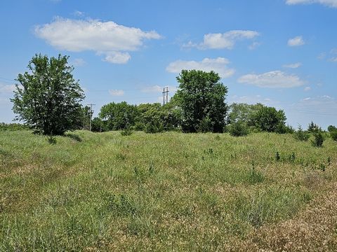 Check out LOT A, a 40 acre home lot near Towanda, KS! This area is highly sought after for its ease of access to highway 254 and its proximity to both El Dorado and Wichita, KS. Live in the county with only a short drive on the highway to all the urb...
