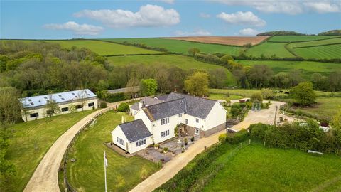 Glendale Farm is a true Devonian piece of paradise. Set in a stunning rural setting away from any near neighbours, yet only 4 miles from the facilities in the nearby town of Bideford this incredible property is every buyers true dream. Accessed by a ...