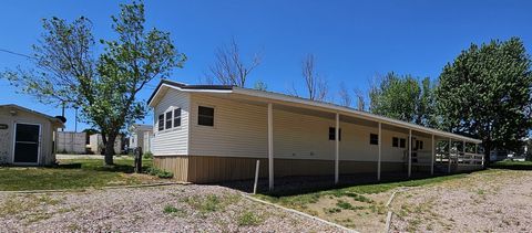 Close to Martin Bay. 1985 Mobile home measures 16 x 76 ft and features 3 bedrooms 2 bathrooms. Its boast a spacious kitchen equipped with bay windows and lots of cupboard space. Kitchen includes breakfast bar with seating for five, enhancing the open...