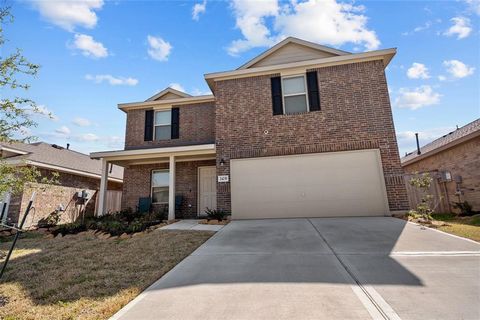 Gorgeous Lennar Watermill Series home. 4 Beds/2.5 Baths/2 Car Garage! Front Porch/Entry Foyer leads to a open floor concept that opens up to the the family room, kitchen and the dining room. This home is great for a family and offers entertainment op...