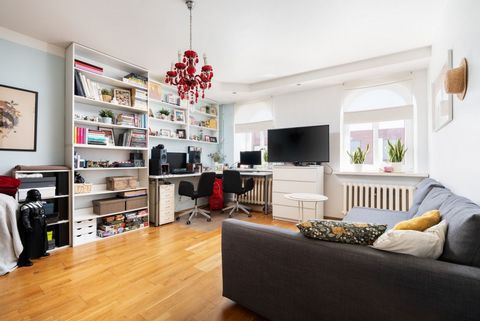 We are pleased to present for sale a spacious studio apartment in the immediate vicinity of Koneser Square. The apartment is located at Ząbkowska Street on the 5th floor of the 5th, in a characteristic tenement house from 1913. The property is ideal ...