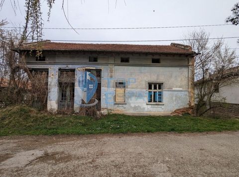 Top Estate Real Estate offers you a two-storey brick house in the village of Mindya, located 19 km from the town of Gorna Oryahovitsa and 23 km from the town of Veliko Tarnovo. The property is located on an asphalt street near the center of the villa...