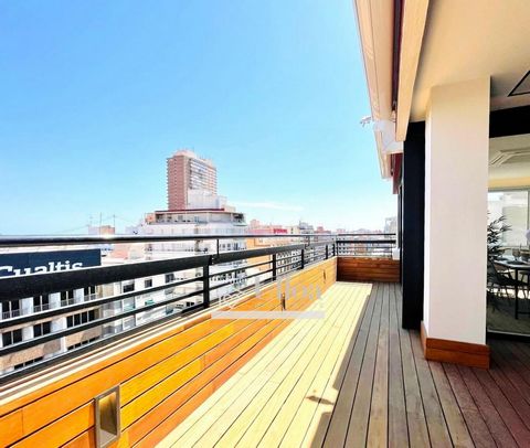 MAGNIFICENT COMPLETELY RENOVATED PENTHOUSE IN ALFONSO X EL SABIOWe present this fantastic penthouse in the heart of Alicante, located on one of the most important avenues in the city. With spectacular views and a constructed area of ​​approximately 1...