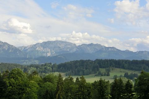 Ośrodek wypoczynkowy Prem am Lech położony jest na granicy z Ostallgäu w Górnobawarskim Pfaffenwinkel i otoczony jest pastwiskami, lasami i wrzosowiskami. Okolica nadaje się szczególnie do wycieczek pieszych i rowerowych. Miasto i region oferują szer...