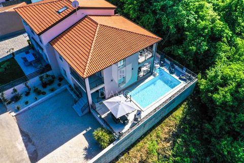 Location: Istarska županija, Poreč, Poreč. Poreč, surroundings, modern semi-detached house with swimming pool In the suburbs of the city of Poreč, this interesting house with a swimming pool is for sale. On the ground floor there is a beautifully dec...