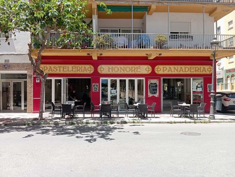 Transfer of a renowned bakery and pastry shop in Estepona. It is currently known for its French specialties - it has a good clientele of regulars as well as many tourists. The place includes a ground floor of 250 m2 with a terrace. It has 13 tables i...