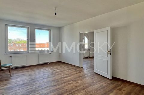 Commission-free! Living in the trendy district: Renovated, 2 balconies/ Gostenhof Welcome to your new, newly renovated 4-room apartment in the trendy district of Gostenhof, right next to the Bärenschanze subway station! This apartment offers you the ...