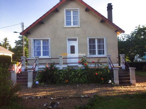 Vendôme, proche de toutes commodites, écoles, commerces et gare, pavillon comprenant : au rez de chaussée : entrée, salon, cuisine aménagée, 2 chambres, salle d'eau, wc. A l'étage : grenier, chambre. Sous-sol total. Une petite maison annexe complète ...