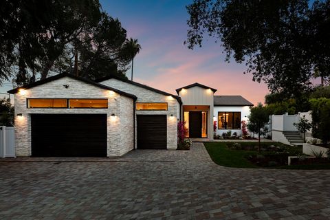 Introducing a custom-built new construction estate, situated South of the Boulevard on a sprawling 21,520 square foot lot in the heart of Tarzana. This thoughtfully designed Single Story home boasts impressive 12-17 ft ceilings throughout and a spaci...