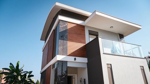 Moderna villa 3+1 in vendita ad Antalya, Kadriye Villa è adatta per ottenere il permesso di soggiorno turco! Panoramica: Condizione: Nuovo (2 anni) Superficie terreno: 323 m2 Superficie netta della villa: 190 m2 Vantaggi della posizione Attrazioni ne...