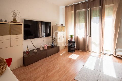 Marghera Via Fratelli Bandiera apartment with garage. We offer for sale an apartment located on the second floor consisting of a living room, kitchen, large double bedroom, bathroom, terrace and balcony. The property includes a windowed storage room ...