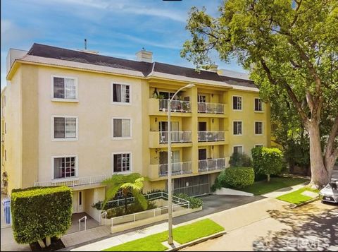 Spacious two beds and two baths home located North of Santa Monica Boulevard and central to the entire Westside. Easy access to freeways and all major streets and close to beaches, Santa Monica, Brentwood, UCLA, Beverly Hills, and Century City. This ...