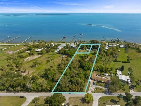 Perfect Direct Riverfront Condo Development and/or Family Compound opportunity in Sebastian. Boaters/Anglers/Water Lover's Dream come True; World Class On-Shore & Off-Shore Fishing with Sebastian Inlet a few moments from your future Home & Boat Dock!...