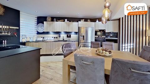 PLAN-DE-LA-TOUR, MAISON DE VILLAGE 125m2 ENTIÈREMENT CLIMATISÉE AVEC TERRASSE