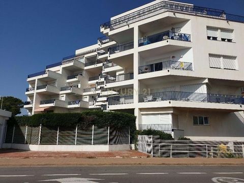 ¿Quieres comprar local comercial en LEscala? Excelente oportunidad de adquirir en propiedad este local comercial con una superficie de 320m² bien distribuidos en diversas estancias incluyendo baños, ubicado en la localidad de LEscala, provincia de Gi...