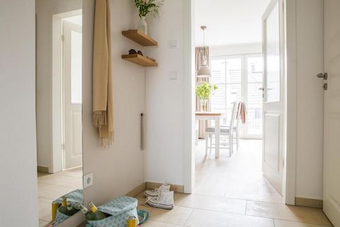 An ideal holiday home for castle builders and shell collectors! Only 150 meters from the Baltic Sea beach, this holiday apartment with WiFi on the upper floor of a small apartment house offers you great conditions for a relaxing holiday. The tasteful...