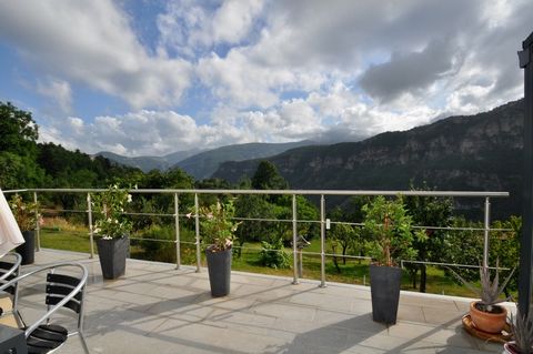 Dpt Alpes de Haute Provence (04), à vendre BRAUX maison 5 pièces de 140 m², Terrain de 700 m²environ Vue montagnes