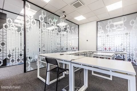 Este escritório exclusivo, localizado no Portela Business Center, em Carnaxide, oferece um espaço moderno, totalmente equipado e pronto a utilizar. Com uma área bruta privativa de 276 m², dispõe de um ambiente funcional e confortável para empresas qu...