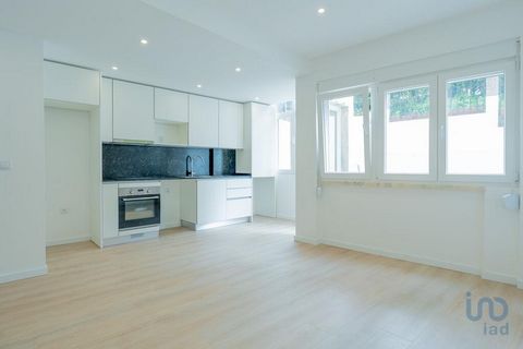 Apartamento | T2 Remodelado | Amadora Este apartamento T2, recentemente remodelado, fica no Rés-do-chão de um prédio no centro da Amadora, perfeito para quem busca um ambiente moderno e prático, com fácil acesso a tudo o que a cidade oferece. Detalhe...
