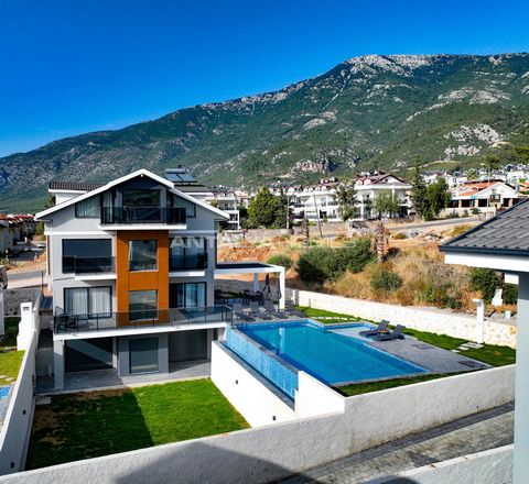 Villas Avec Piscine Privée Offrant une Garantie de Location à Mugla Fethiye Fethiye est une région importante de Mugla, l'une des stations balnéaires la plus appréciée de Turquie, avec ses bâtiments historiques, ses plages de renommée mondiale, ses b...