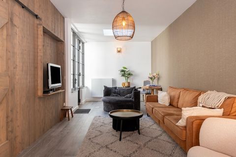 Chic Coastal Escape for Families & Friends Welcome to your stylish getaway in the heart of Nieuwpoort City—perfect for up to 10 guests! This recently renovated holiday home boasts a modern interior, spacious rooms, and a cozy private courtyard. With ...