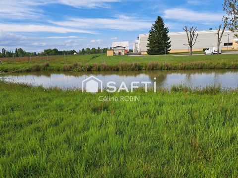 terrain constructible avec plan d eau et hangar