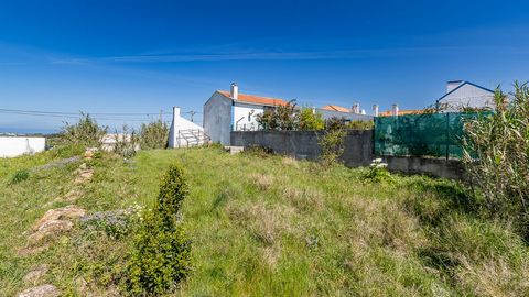 A MAIS VALIA DO IMÓVEL: Terreno com projeto de arquitetura aprovado para uma moradia de 2 pisos, localizado numa pequena aldeia a 8 km de Mafra. DESCRIÇÃO DO IMÓVEL: a. Área 301m² b. Com viabilidade de construção c. Com projeto aprovado de arquitetur...