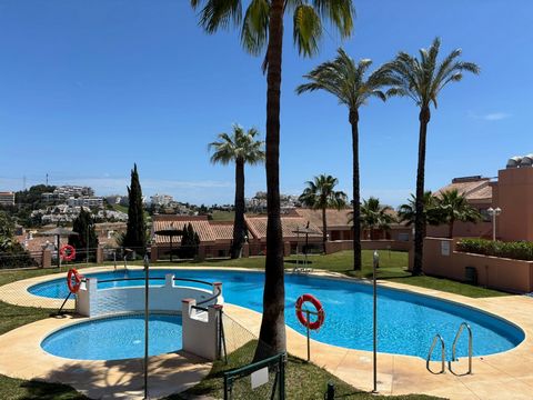 Disponible para alquiler a largo plazo (11 meses), este acogedor apartamento ha sido recientemente renovado y se encuentra en una urbanización bien cuidada y tranquila en Riviera del Sol. La propiedad está completamente lista para mudarse, con mueble...