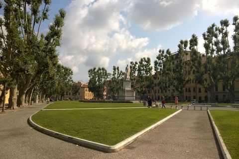 Questa casa vacanze si trova nel centro storico di Pisa al piano terra di un edificio del XVII secolo che ospitava un convento. Con 2 camere da letto per ospitare 4 persone, questa casa vacanze è perfetta per una famiglia e dispone di un cortile (in ...
