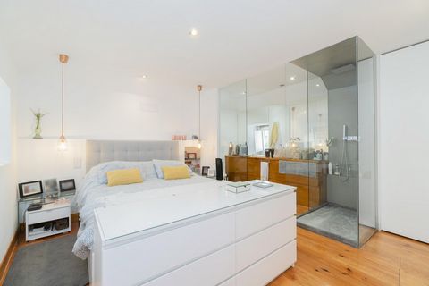 Moradia de Luxo T5 + Apartamento T1 - Porto Salvo O Glamour da sua história e a sua nobre beleza intemporal torna de facto esta moradia única e especial, datada do Séc. XVII e reconstruída em 1757, dois anos após o terramoto. Foi reabilitada em 2018 ...
