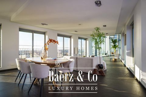 Westerdok 852, 1013 BV Amsterdam Zeer exclusief en uniek penthouse omringd door water met veel natuurlijk licht en een innovatief ontwerp. Het appartement bevindt zich op de tiende en elfde etage. Door zijn hoogte en locatie biedt het een adembenemen...