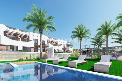 Apartamentos en planta baja y áticos en venta en Torre de la Horadada Los compradores pueden elegir entre dos elegantes opciones: apartamentos en planta baja con amplios jardines privados o áticos con amplios soláriums en la azotea, perfectos para re...