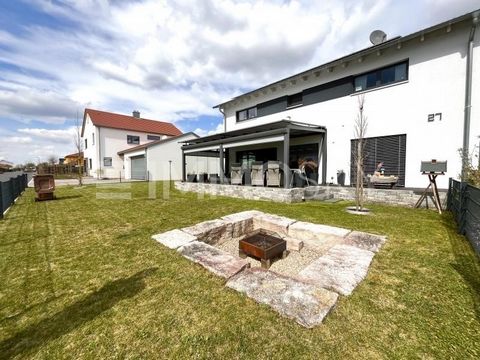 +++ Bitte haben Sie Verständnis, dass wir nur Anfragen mit VOLLSTÄNDIGEN persönlichen Angaben (komplette Anschrift, Rufnummer und E-Mail) beantworten werden! +++ Modernes Einfamilienhaus mit hochwertiger Ausstattung in Deining Dieses gepflegte Einfam...