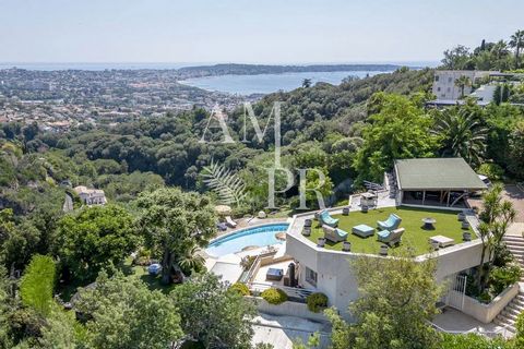 BEAU POTENTIEL: VILLA - SUPER CANNES VUE MER
