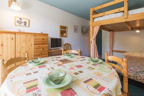 The residence Soyouz Vanguard, with lift, is situated face ot the child garden 100 m away from the ski slopes. The resort center of Le Corbier and the ski school are 250 m from the builgind. You'll access to the first shops 150 m from the residence. ...