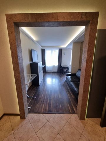 Rent a cozy one-room apartment. The apartment has undergone a quality renovation: new high-quality double-glazed windows, new batteries, all furniture in excellent condition. The apartment is rented with furniture and household appliances. Area with ...