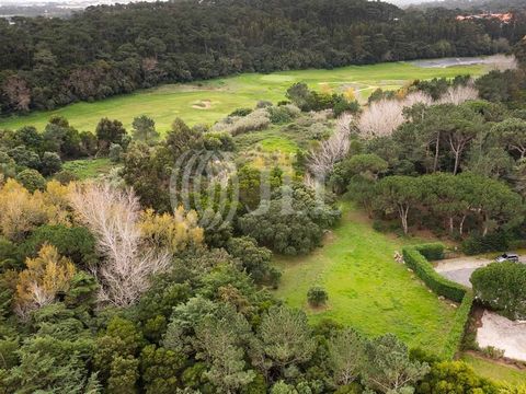 Plot of land, 2,748 sqm, which allows the construction of a villa with a gross floor area of 434 sqm and gross dependent area of 60 sqm, in the Quinta da Penha Longa Resort in Sintra. Quinta de Penha Longa is one of the most prestigious gated communi...