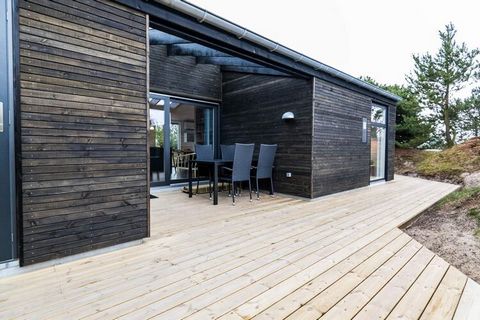 HUND ERLAUBT. In Rindby auf Fanö und mitten in der Natur liegt dieses tolle Ferienhaus von 2018. In dem toll eingerichteten Ferienhaus gibt es reichlich Platz für die ganze Familie. Die offene Wohnküche grenzt direkt an das geräumige Wohnzimmer. Durc...