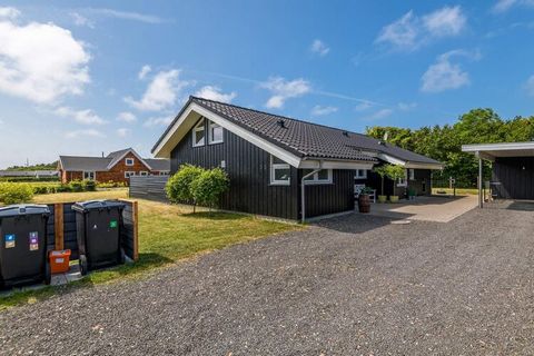 NO HAY GRUPOS DE JÓVENES - Una casa de campo realmente bonita y luminosa para 8 personas en Bork Harbour. Aquí es acogedor y rápidamente se sentirá como en casa. La cabaña tiene 4 buenos dormitorios. La cocina / sala de estar y la sala de estar están...