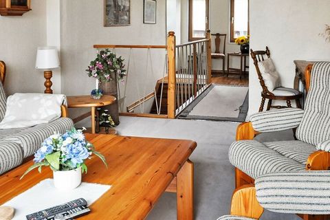 This lovely holiday home is located in the little village of Näs, on the border between Dalsland and Värmland. It is set in scenic surroundings, only 100 metres from lake Västra Silen. The house is set on a dairy farm with 20 cows. It is surrounded b...