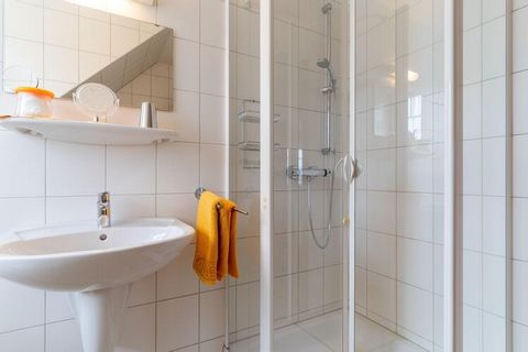 Cosy and friendly furnished holiday flat in a central location near St. Peter-Ording. The beach is only a few kilometres away and the spa centre is also within easy reach. Enjoy endless walks along the wide beach, visit the cosy restaurants in the pi...