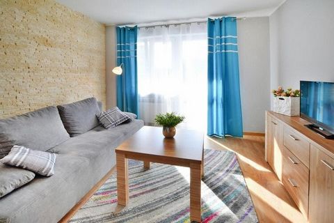 Un apartamento de vacaciones muy agradable y cómodo con una gran terraza en una zona residencial tranquila de Kołobrzeg, cerca de la hermosa playa de arena. El alojamiento está situado en la parte oeste del complejo, y esta ubicación garantiza una re...
