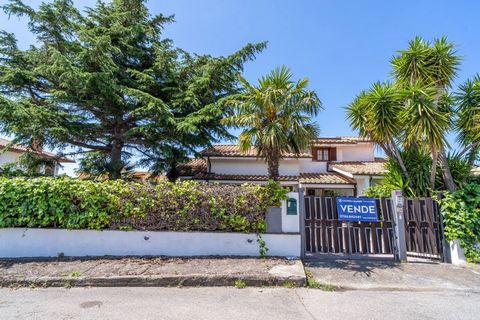 In the residential area of Infernaccio, and precisely in Via Fratelli Correnti, we offer for sale a refined semi-detached villa of 210 m2, with a private garden of 250 m2, swimming pool and tavern of 160 m2. The property is located in a quiet and pri...